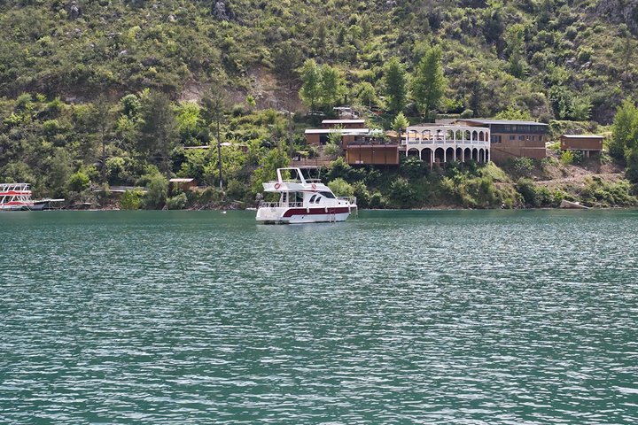 Side Green Canyon Boat Tour with Lunch and Hotel Transfer