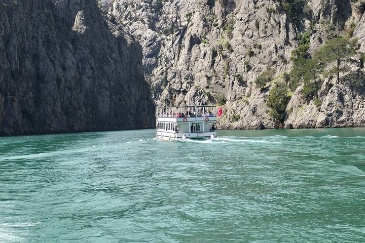 Side Green Canyon Boat Tour with Lunch and Hotel Transfer