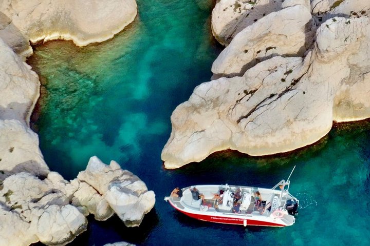Beautiful boat tour in the Calanques with swimming