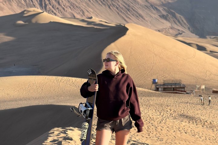 Sandboard activity in Iquique with transfer