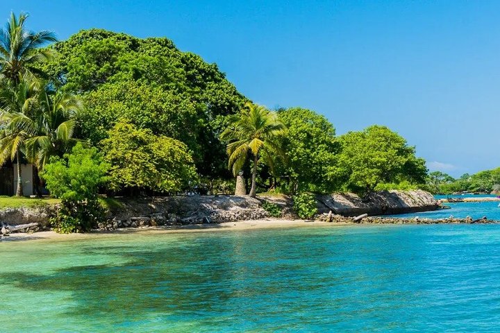 Full Day Tour of 5 Must-See Places in the Rosario Islands