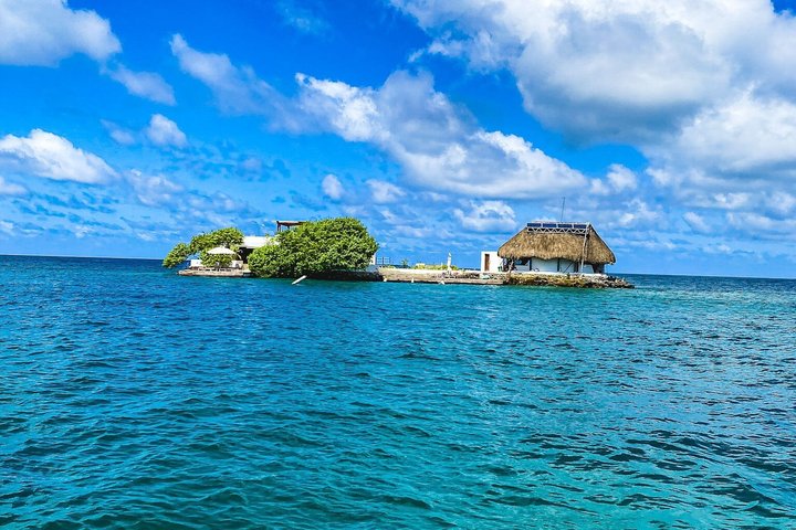 Full Day Tour of 5 Must-See Places in the Rosario Islands