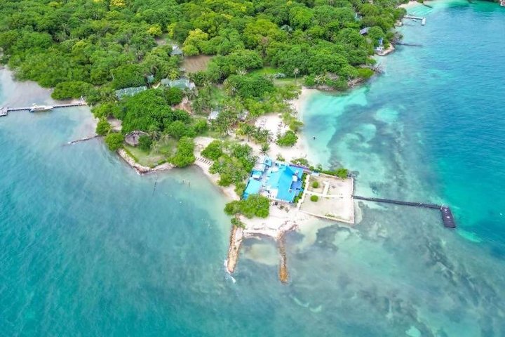 Full Day Tour of 5 Must-See Places in the Rosario Islands