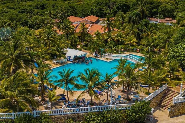 Full Day Tour of 5 Must-See Places in the Rosario Islands