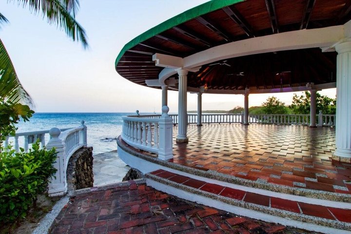 Full Day Tour of 5 Must-See Places in the Rosario Islands