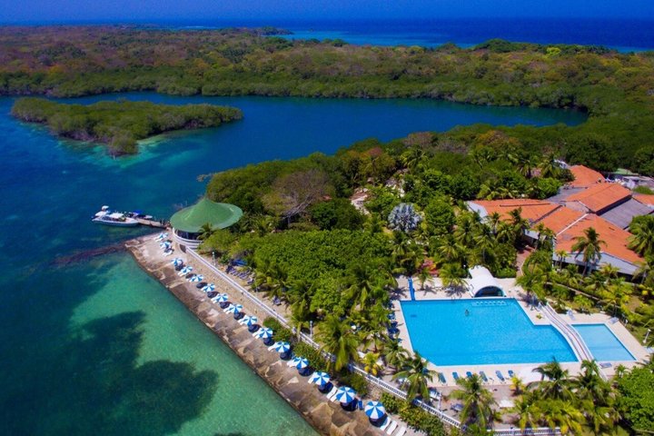Full Day Tour of 5 Must-See Places in the Rosario Islands