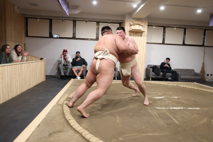 Tokyo Shinjuku Sumo Show & Experience with Photo