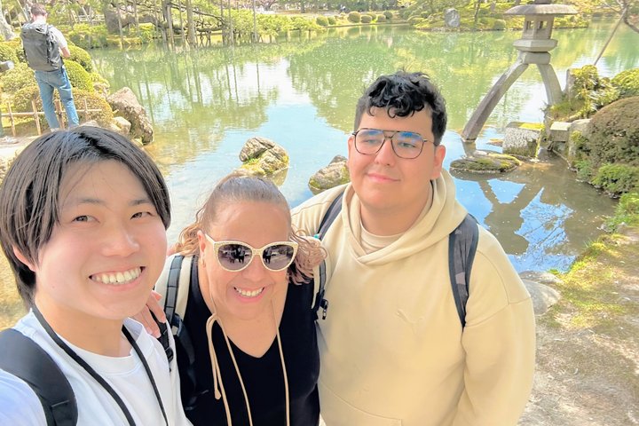 Kanazawa Highlights: Garden, Castle, Samurai & Geisha+Taxi