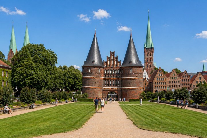 Lübeck Day Trip from Hamburg by Train with Private Guide & Lunch