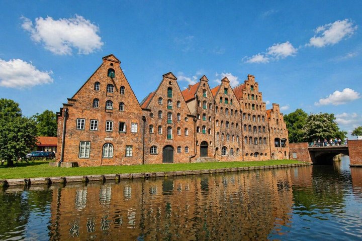 Lübeck Day Trip from Hamburg by Train with Private Guide & Lunch