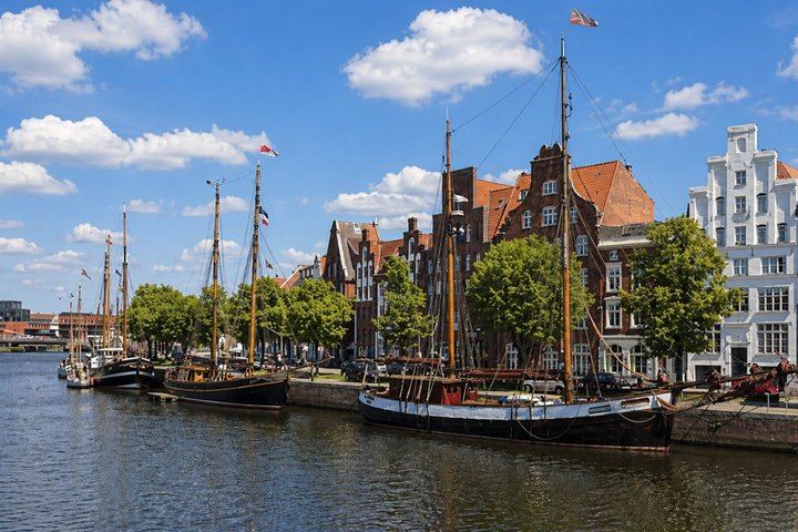 Lübeck Day Trip from Hamburg by Train with Private Guide & Lunch