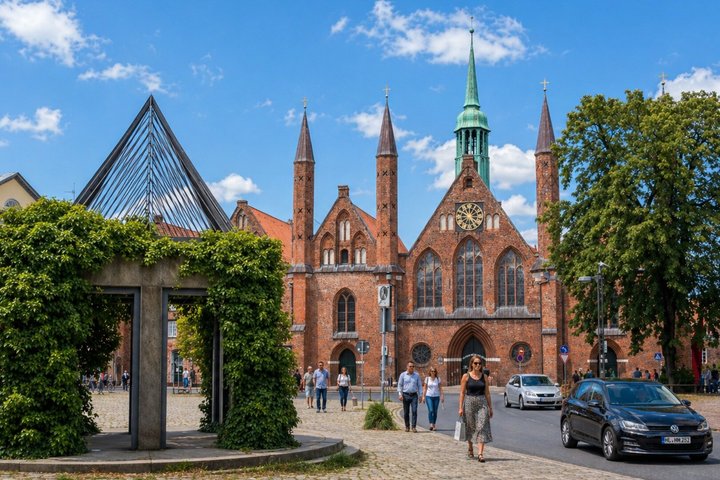 Lübeck Day Trip from Hamburg by Train with Private Guide & Lunch