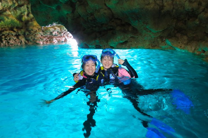 [Okinawa Blue Cave] Snorkeling with Private Guide+ Free Photos