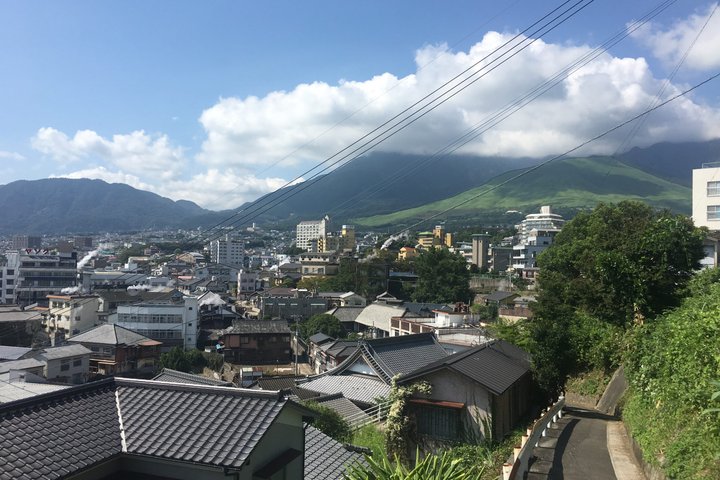 Beppu Nature and Hot Spring Nordic Walking Tour with Local Lunch