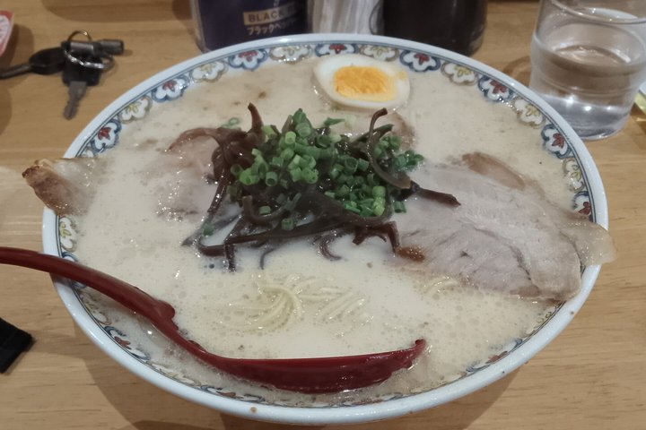 Beppu Nature and Hot Spring Nordic Walking Tour with Local Lunch