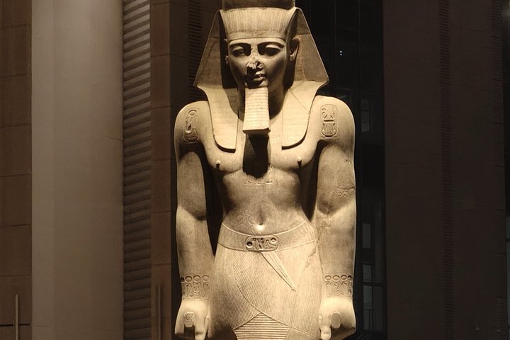 Private Guided Tour Giza Pyramid, Shpinx and The Grand Museum.