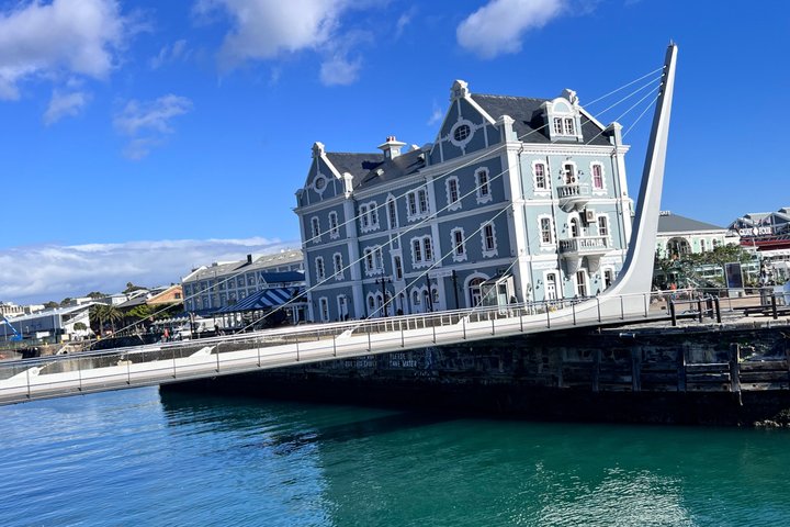 Robben Island Guided Tour with Ferry and Hotel Pickup