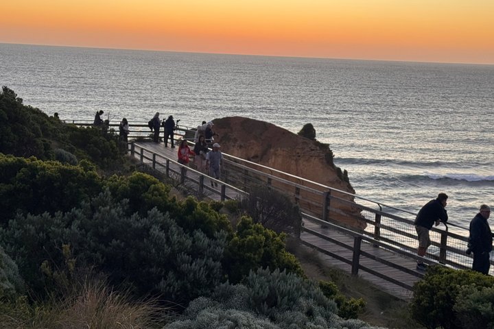 Melbourne Private Taxi Airport Transfers and Day Trips