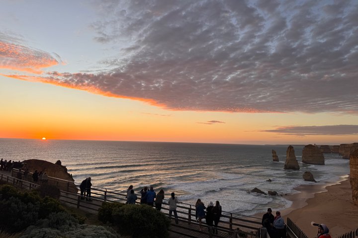 Melbourne Private Taxi Airport Transfers and Day Trips
