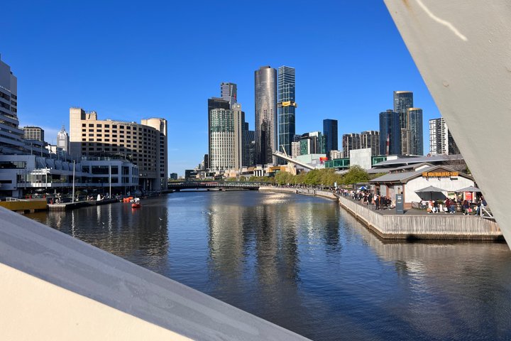 Melbourne Private Taxi Airport Transfers and Day Trips