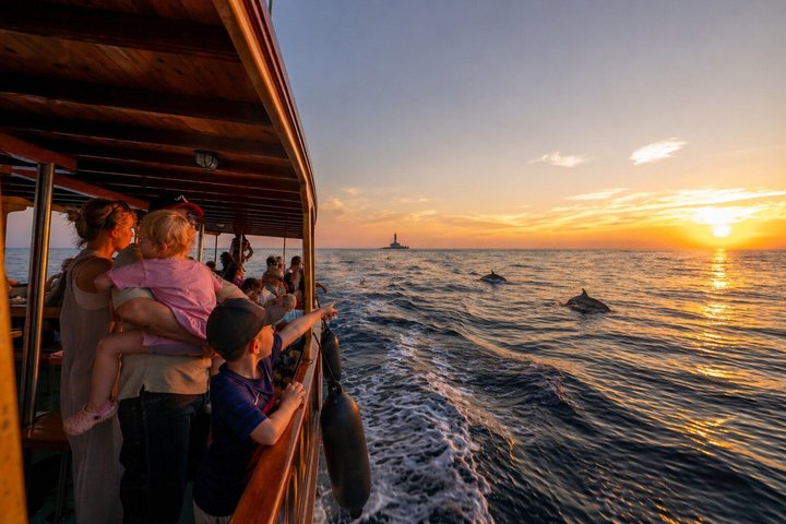 Medulin: 85% Dolphin Sunset Cruise, All-Inclusive & Face Painting