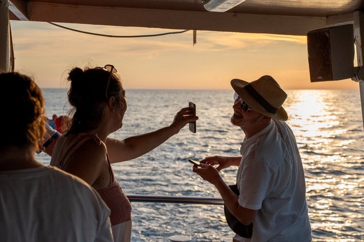 Medulin: 85% Dolphin Sunset Cruise, All-Inclusive & Face Painting