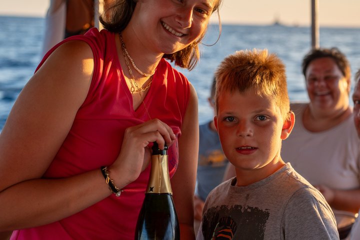 Medulin: 85% Dolphin Sunset Cruise, All-Inclusive & Face Painting