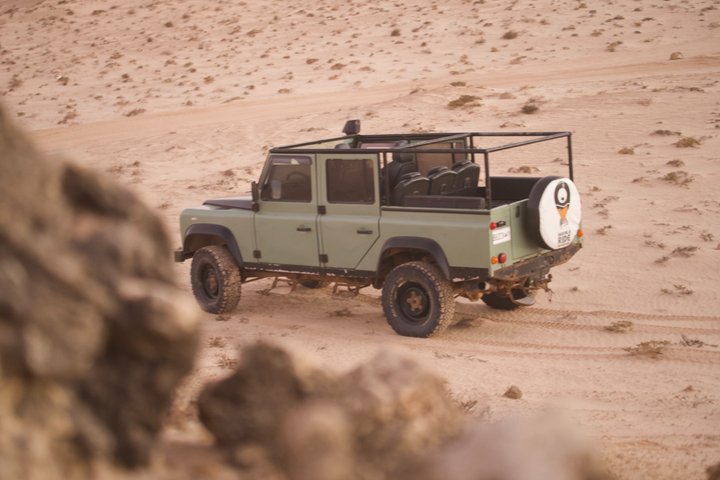Safari Land Rover Vintage White Dunes Exploration and Sandboarding