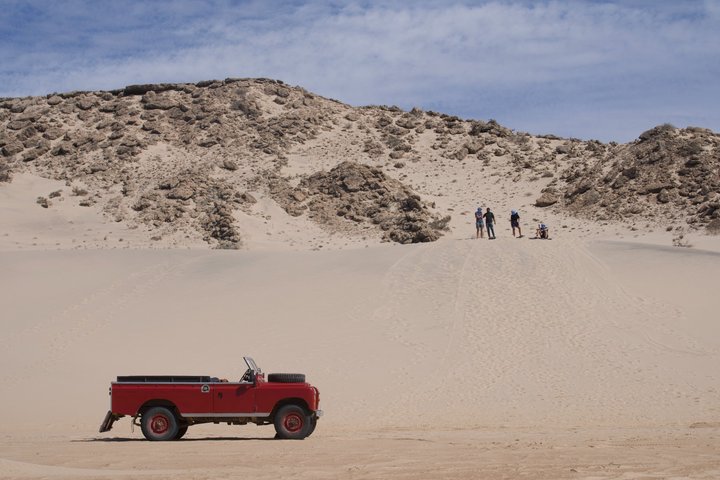 Safari Land Rover Vintage White Dunes Exploration and Sandboarding