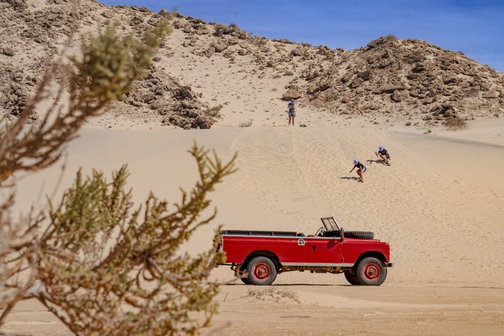 Safari Land Rover Vintage White Dunes Exploration and Sandboarding
