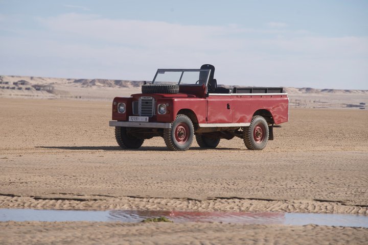 Safari Land Rover Vintage White Dunes Exploration and Sandboarding