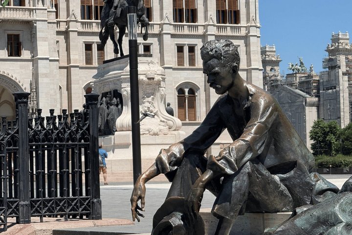 Vienna Budapest Bratislava w/ English-speaking Driver/Local Host