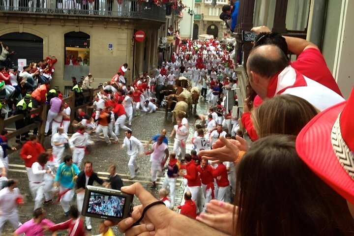 VIP San Fermin : Balcony in Estafeta, Churros y Gigantes