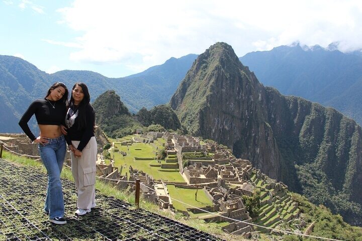 Machu Picchu Circuit 2 Entry Ticket and Private Official Guide
