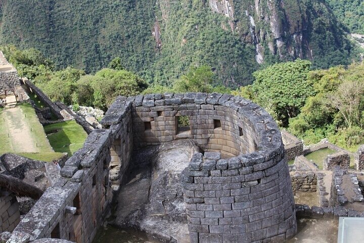 Machu Picchu Circuit 2 Entry Ticket and Private Official Guide