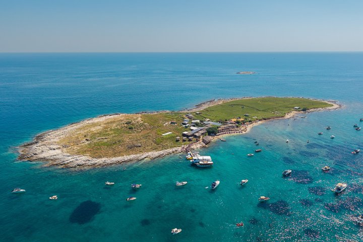 Medulin: All-Inclusive Pirate Boat Tour to Kamenjak Cave & Levan