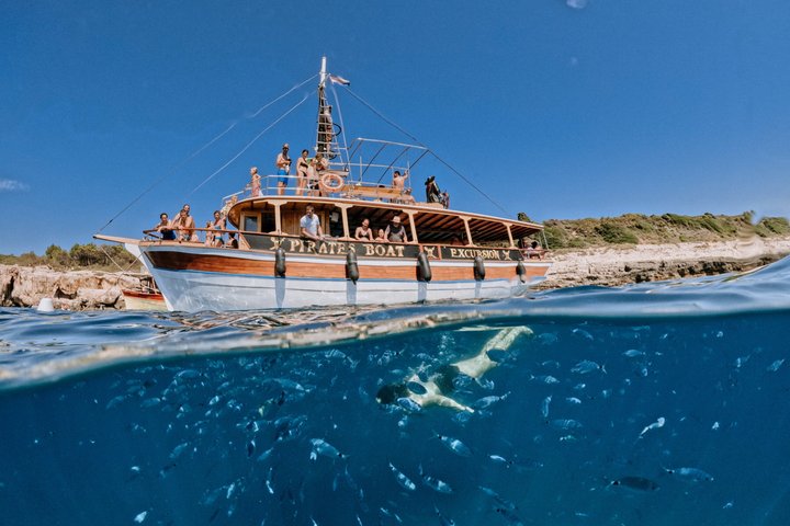 Medulin: All-Inclusive Pirate Boat Tour to Kamenjak Cave & Levan