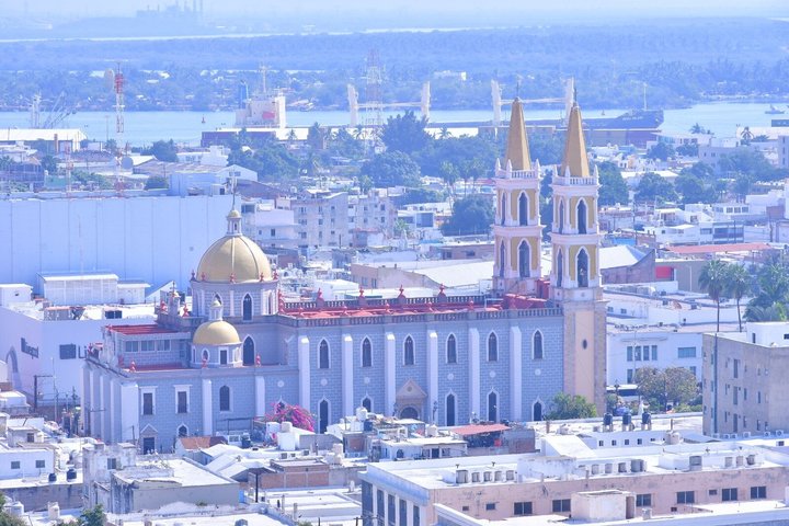 Mazatlán Shared City Tour by Red Truck History and Flavors