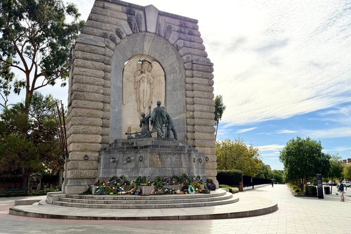 Adelaide Gems in a Day: Hahndorf, Glenelg Beach, City Tour 6.5hrs