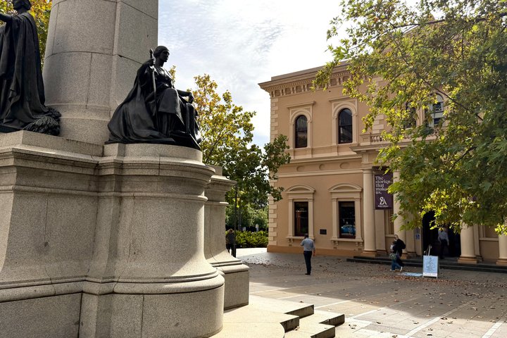 Adelaide Gems in a Day: Hahndorf, Glenelg Beach, City Tour 6.5hrs