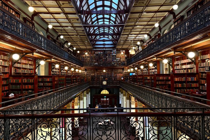 Adelaide Gems in a Day: Hahndorf, Glenelg Beach, City Tour 6.5hrs
