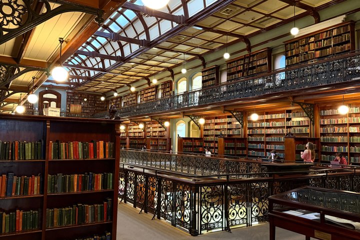 Adelaide Gems in a Day: Hahndorf, Glenelg Beach, City Tour 6.5hrs