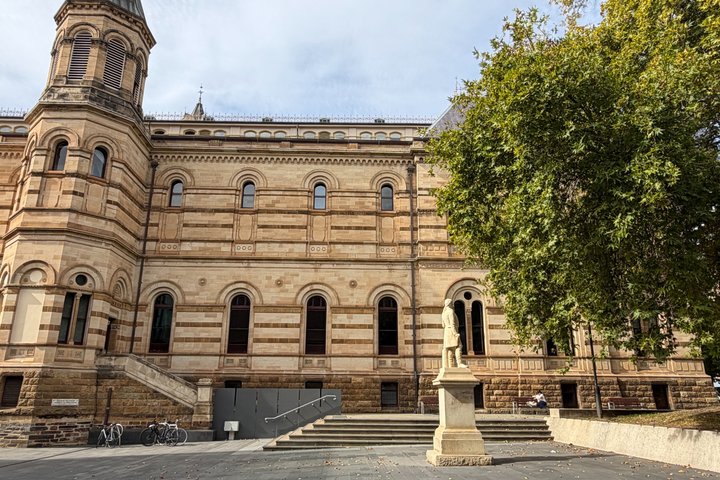 Adelaide Gems in a Day: Hahndorf, Glenelg Beach, City Tour 6.5hrs