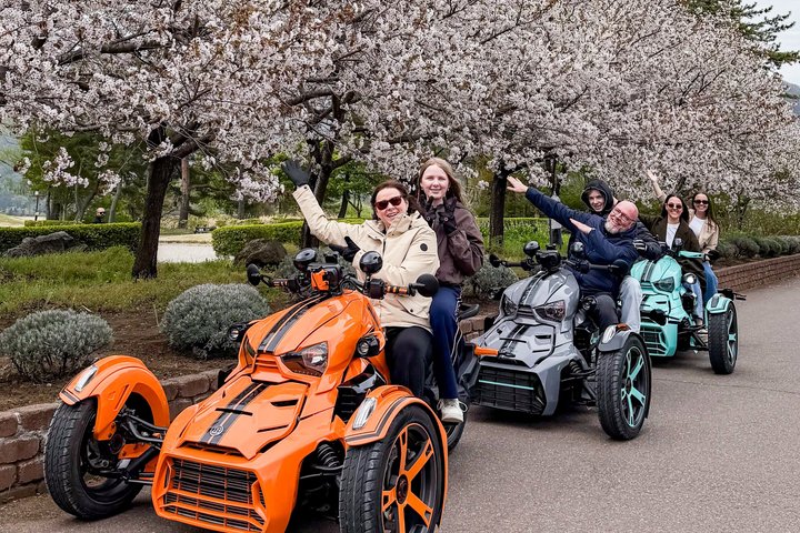 Mt. Fuji Scenic Trike Ride in Lake Kawaguchiko
