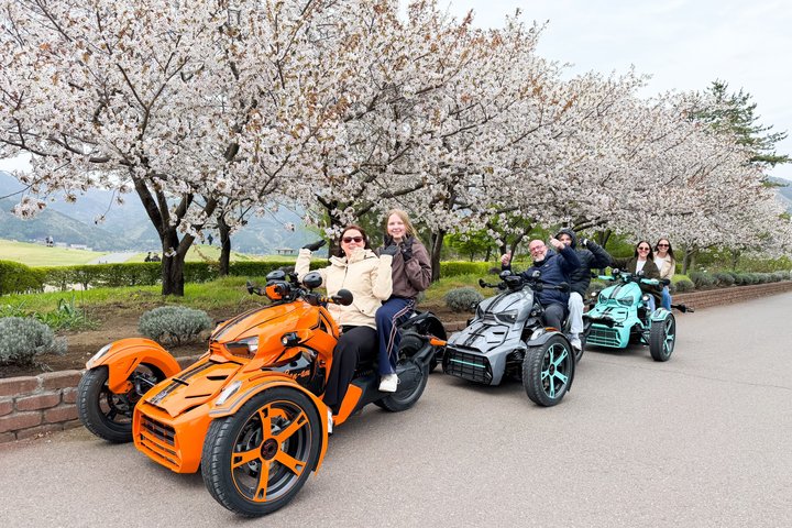 Mt. Fuji Scenic Trike Ride in Lake Kawaguchiko