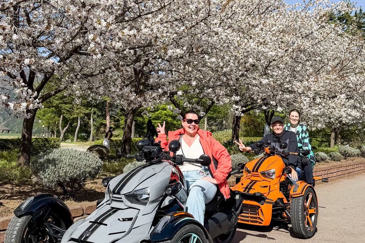 Mt. Fuji Scenic Trike Ride in Lake Kawaguchiko