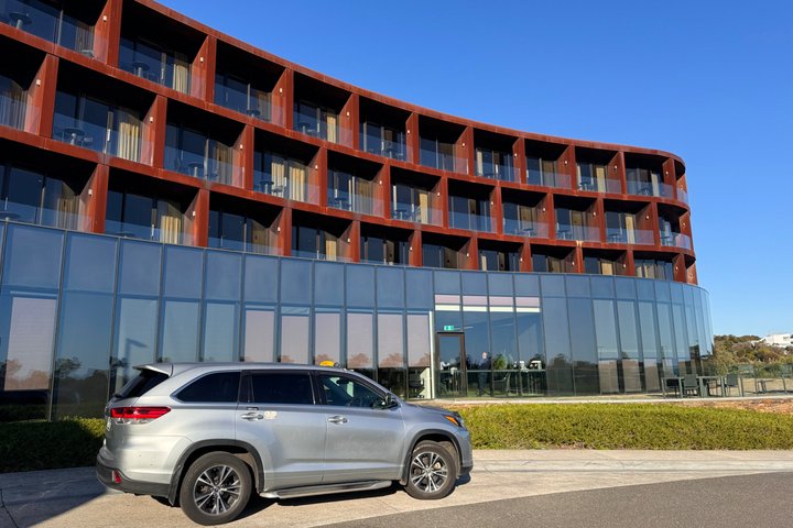 Melbourne Private Taxi Airport Transfers and Day Trips