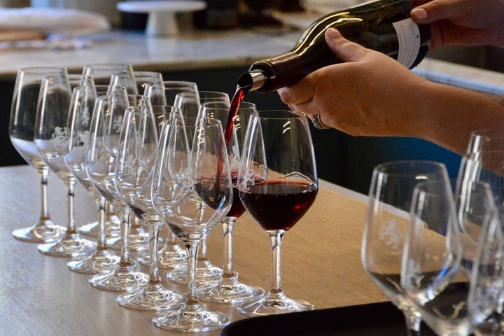 Lyon Wine Tasting: Small-Group Blind Tasting with a Sommelier
