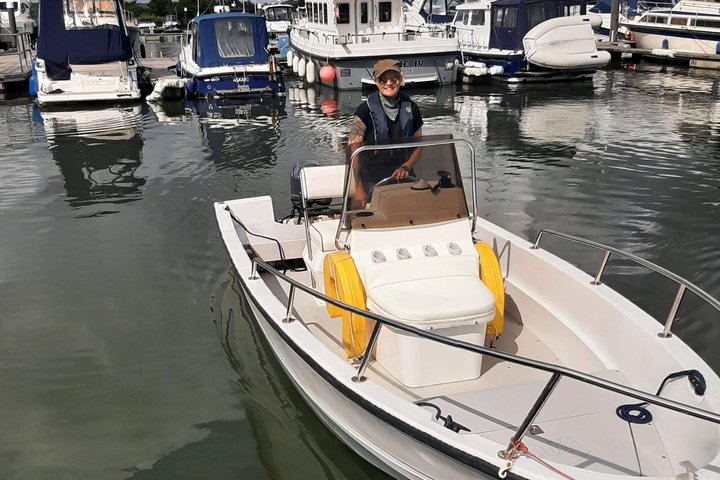 Self Drive Boat Hire around Poole Harbour