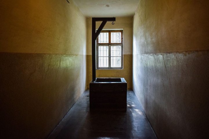 Oswiecim: Auschwitz Entry Reservation & Self-Guided Audio Tour